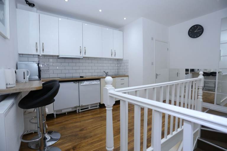 Beautiful Service Office with Wifi and other Amenities