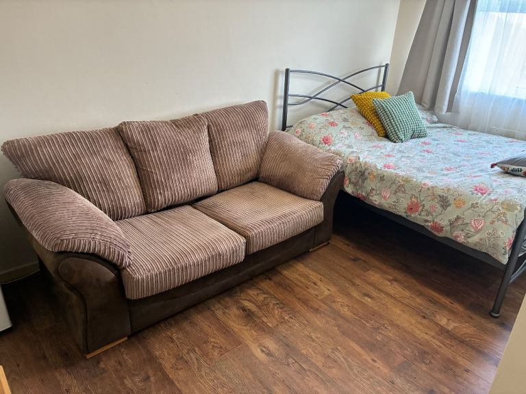 Kingswood BS15 large double room in house share (all utility bills included)