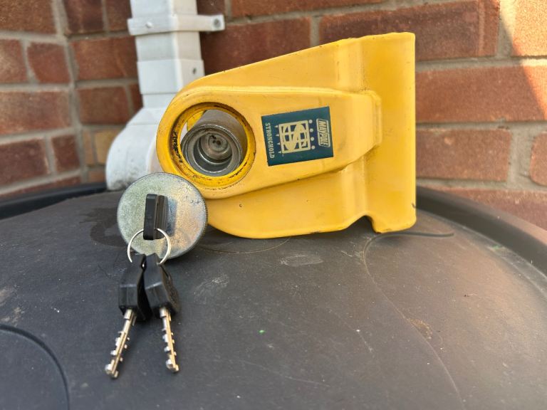 Maypole Stronghold hitch lock for Alko - with keys