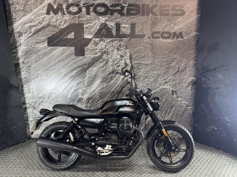 MOTO GUZZI V7 IV STONE 2023