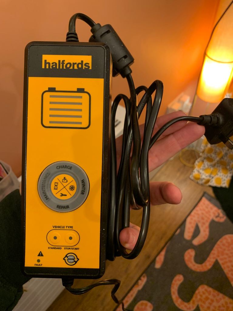 Halfords smartcharge 200. Car battery charger. Used once. 