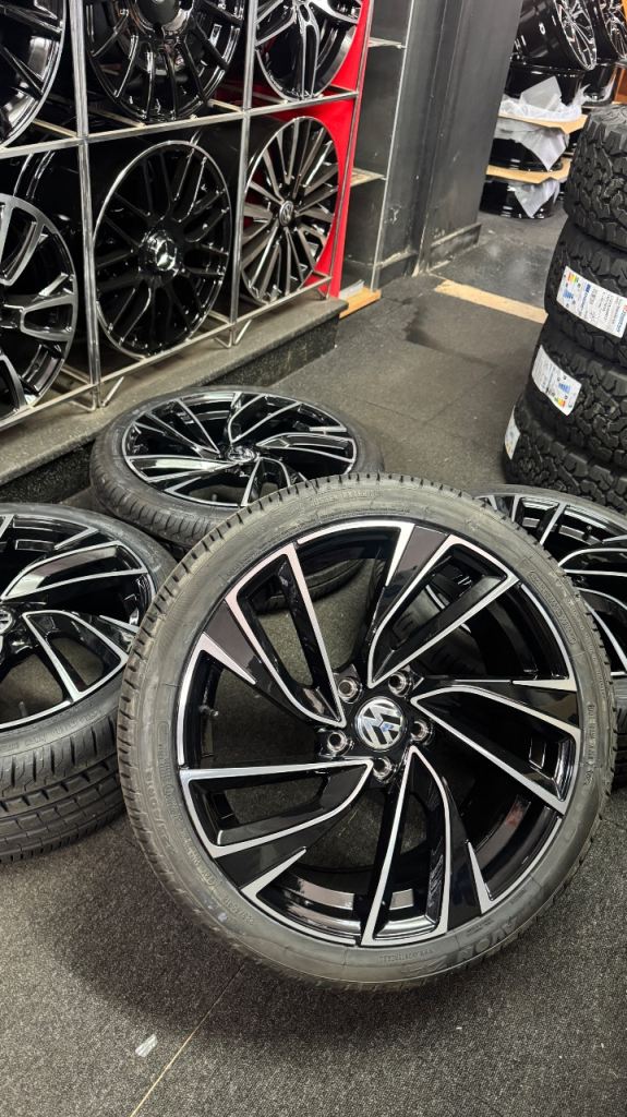 18” VW Adelaide style alloy wheels and 225/40/18 Avon tyres. 