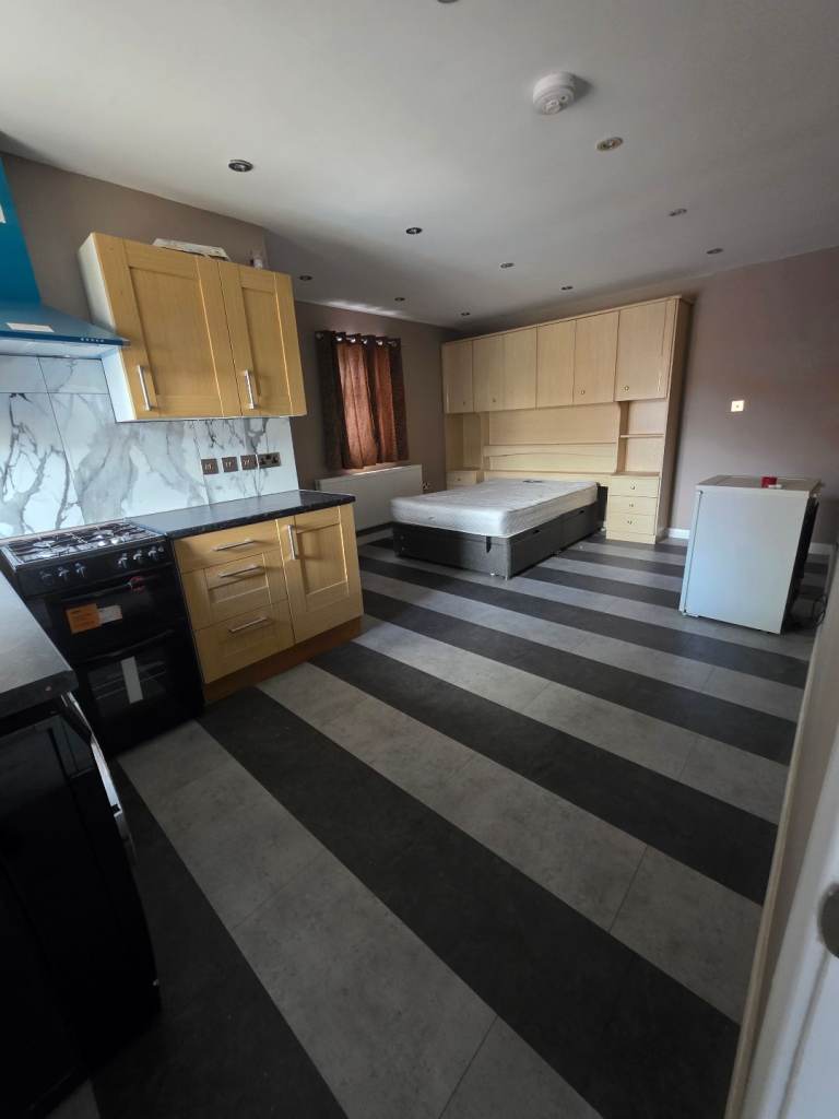 Studio to Let in Langley, Heathrow, Colonbrook, Slough ( SL3 8UT)