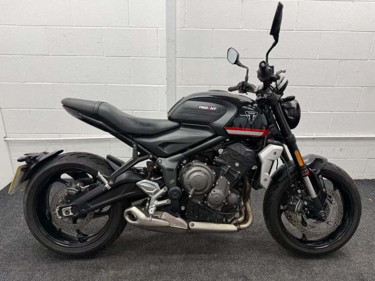 TRIUMPH TRIDENT 660 - FULL HISTORY - ONLY 6334 MILES - 12 MONTHS MOT 