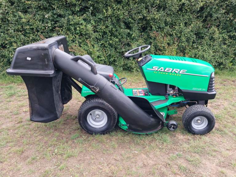 Sabre by John Deere 15.5/42 Lawn Tractor Hydrostatic ride on lawnmower No VAT