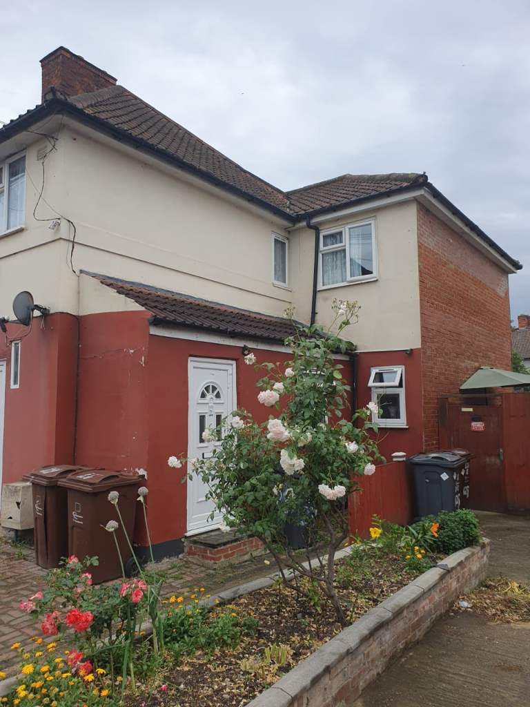 Newly refurbished 4 Bedroom House to let at Dagenham, close to underground station and shops.