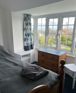 Modern 3-Bedroom House | Renovated | Fitted Kitchen | Parking | Bryn , Pwllheli, Gwynedd - LL53