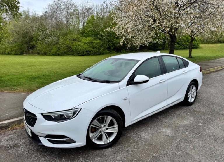 2018 68 VAUXHALL INSIGNIA 1.6 TURBO D BLUEINJECTION DESIGN AUTO WHITE HATCHBACK