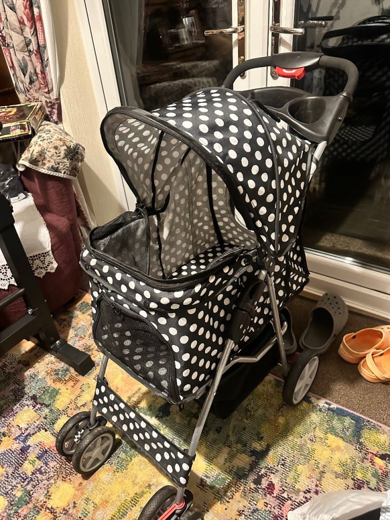 Pet pushchair