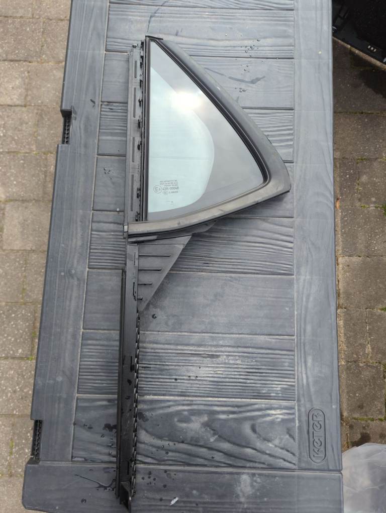 2019-23 VAUXHALL CORSA F passenger rear  quarter window glass