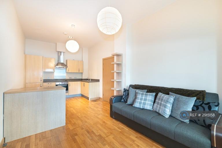 1 bedroom flat in Cherrydown East, Basildon, SS16 (1 bed) (#2915158)