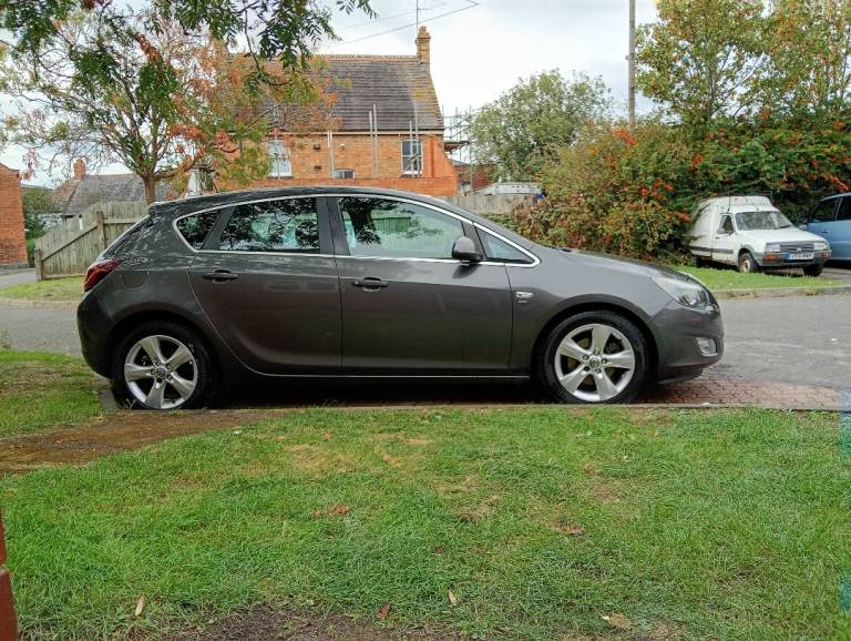 Vauxhall, ASTRA, Hatchback, 2011, Manual, 1956 (cc), 5 doors