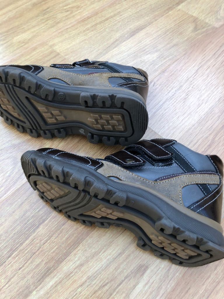 School shoes sizes 12-1 