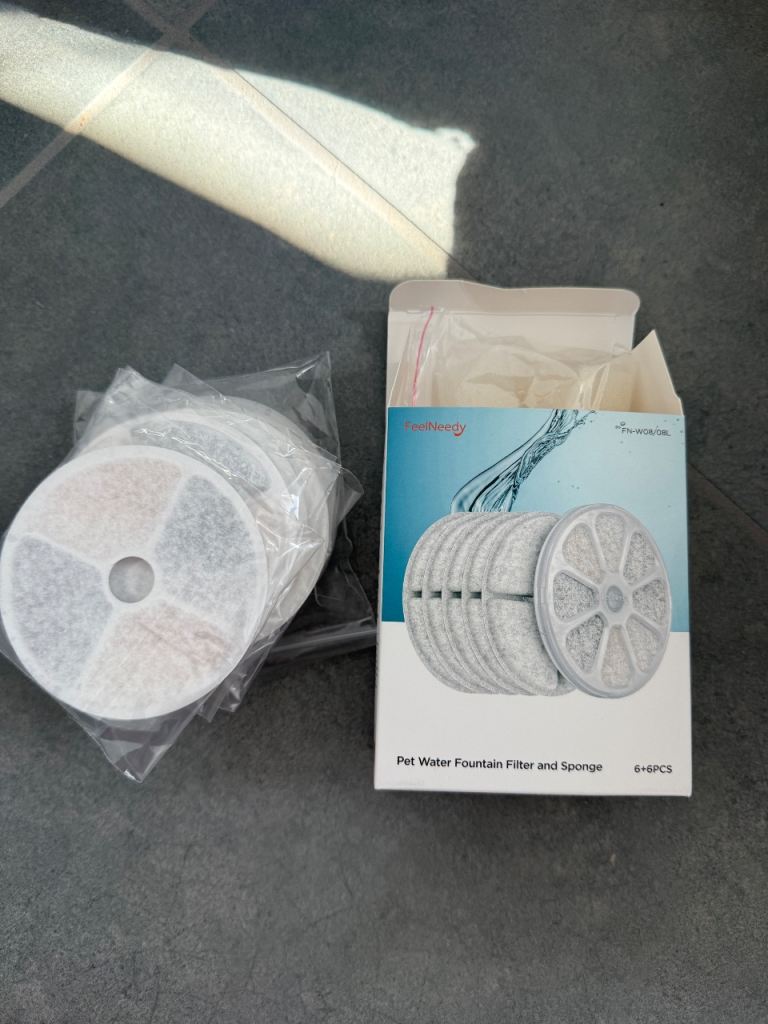 Pet water fountain filter and sponge