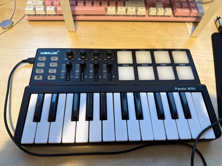 Mini midi keyboard