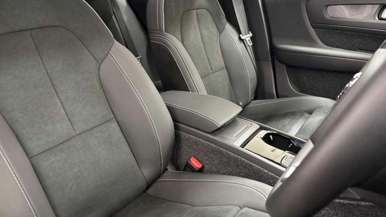 2025 Volvo EC40 Single Motor Extended Range 78kWh Plus SUV 5dr Electric Auto (252 ps) ESTATE Elec...