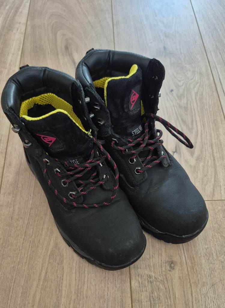 Safety boots 