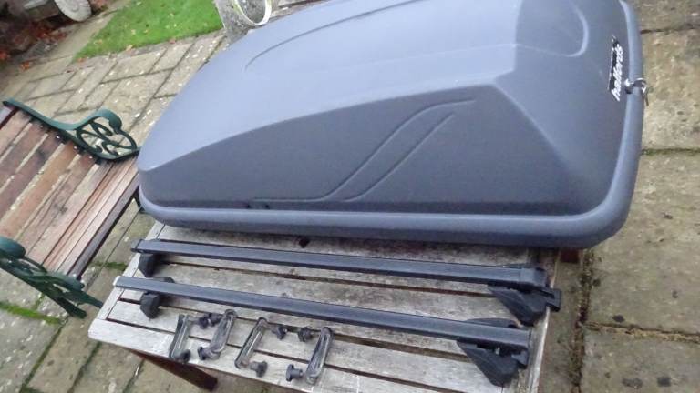 Halfords Roof Box with Keys Clamps and rails