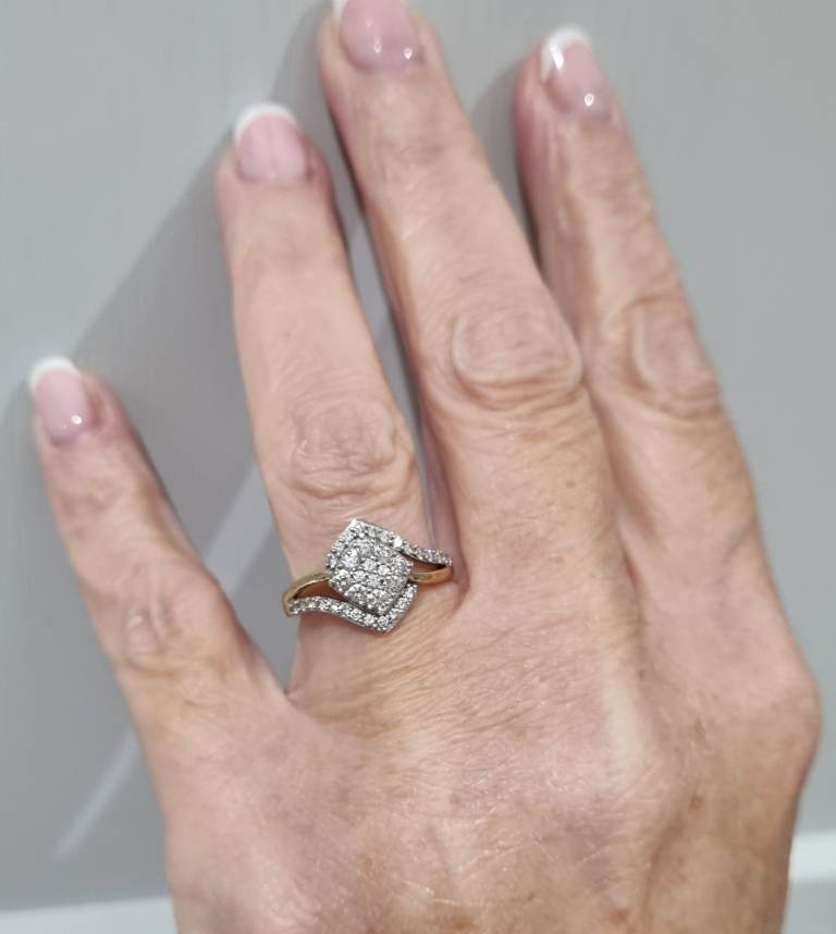 Gold 9ct Diamond cluster ring.  0.50ct. 