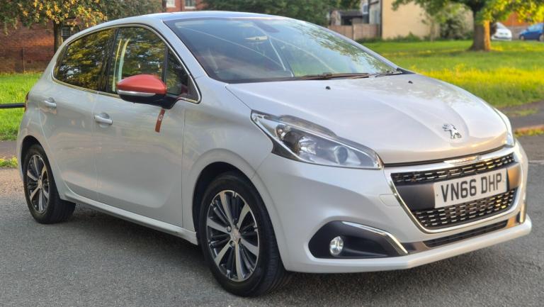 PEUGEOT 208 1.2 PURETECH 110 ROLAND GARROS IN FANTASTIC CONDITION VERY LOW MILES