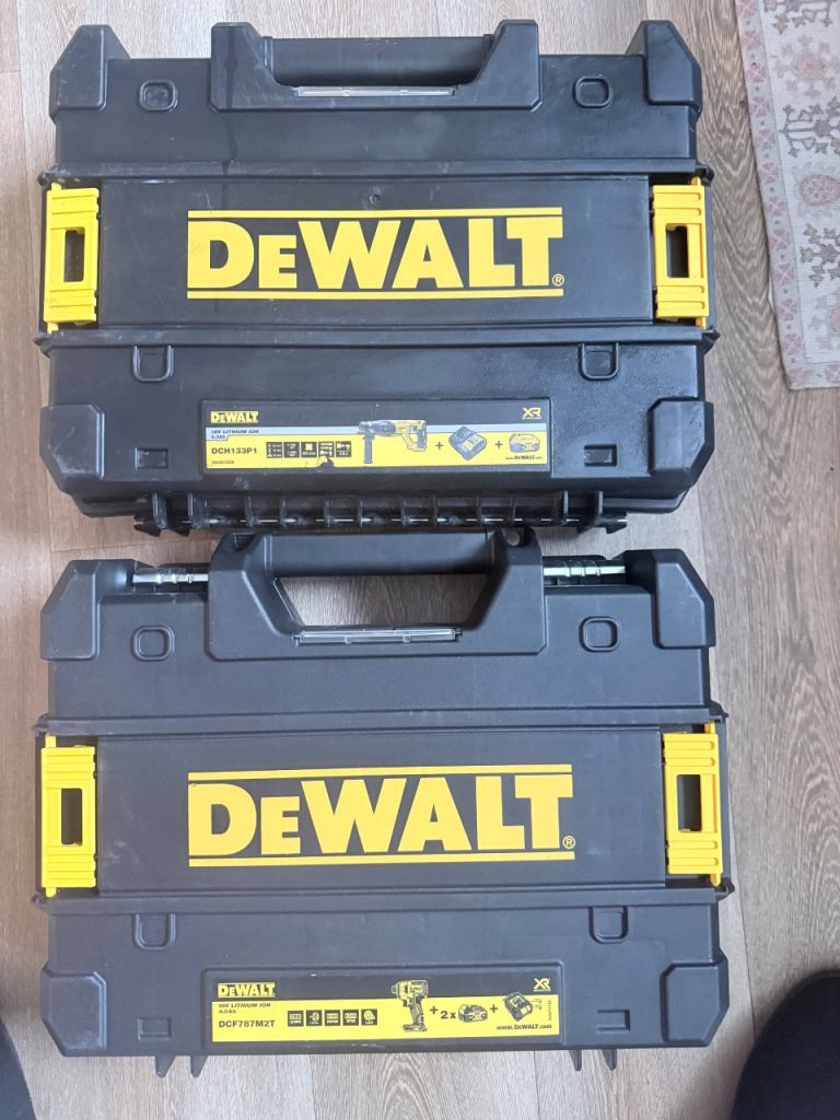 Dewalt drill set 