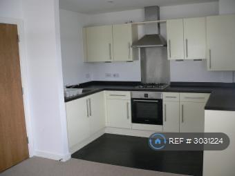 2 bedroom flat in Kingsway South, Warrington, WA4 (2 bed) (#3031224)