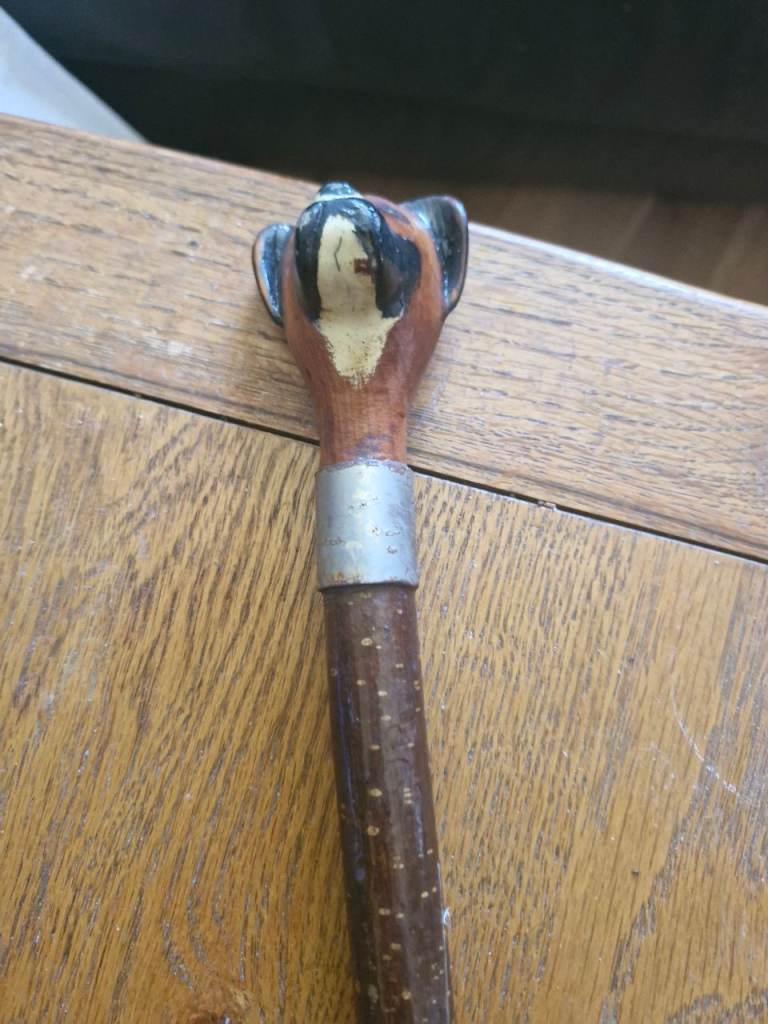 Vintage walking stick with carved dogs head