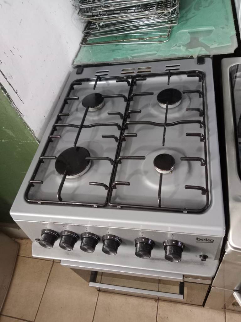 Beko Freestanding Gas Cooker with 4 Hobs - Silver