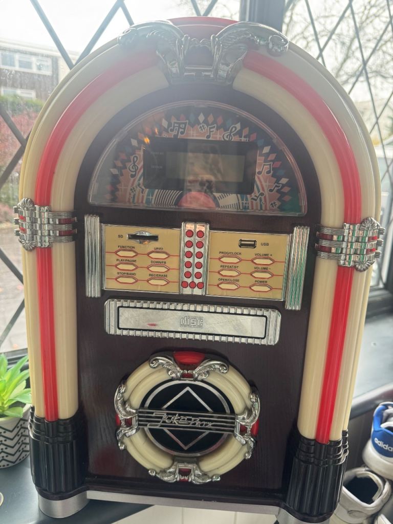 Vintage Retro Tabletop Jukebox Radio CD Player 