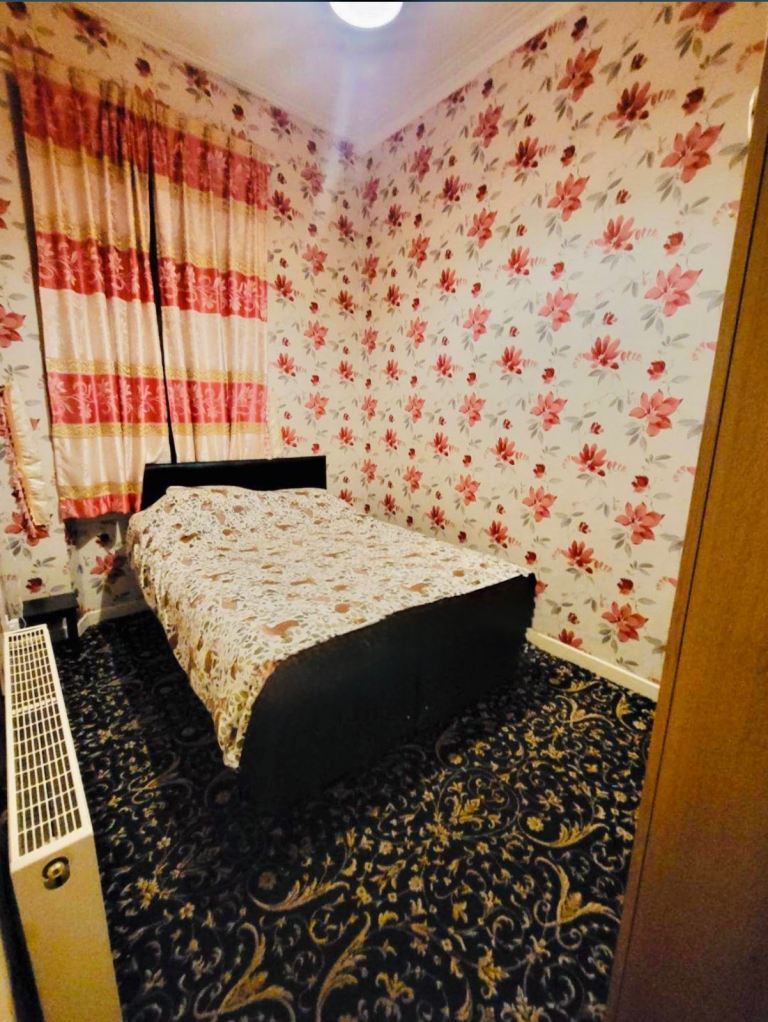 “FEMALE ONLY” £450  (G51)