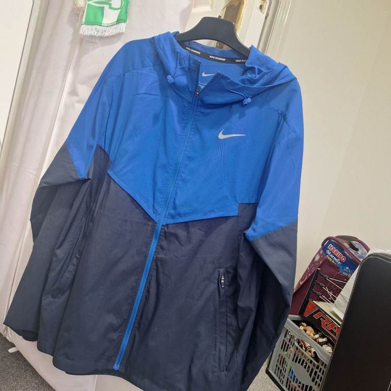 Small mens nike jacket 