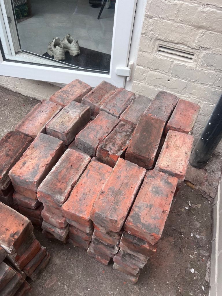 158 Reclaimed Victorian Red Bricks - Cleaned & Sorted 