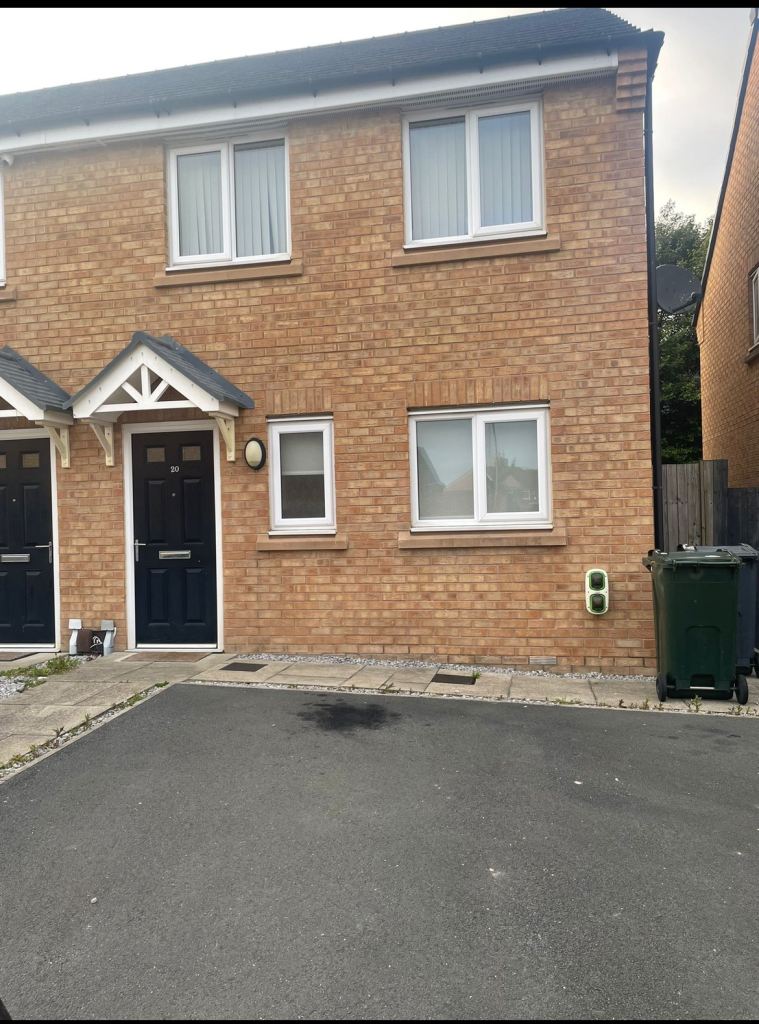 Three bedroom house to let at BD6