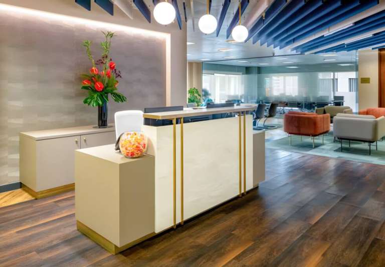 *Monument* Private Serviced Offices: Units from 3 to 50 desks for rent EC4