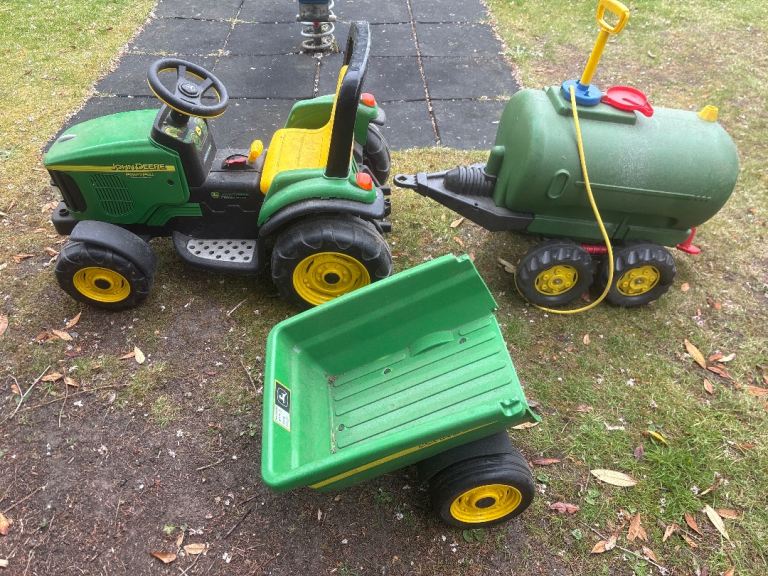 Child’s tractor John Deere 