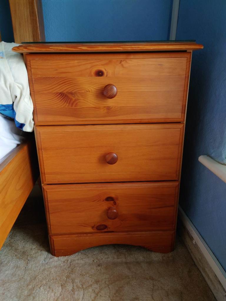 Bedside table/Pine Chest of Drawers