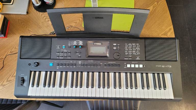 Yamaha PSR-E473 - Perfect condition and boxed.