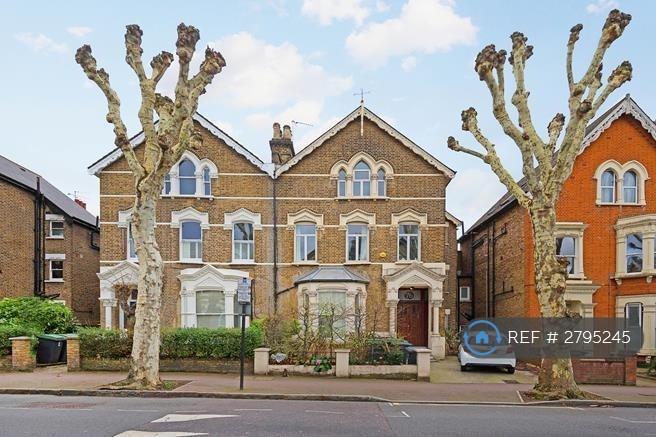 3 bedroom flat in Upper Tollington Park, London, N4 (3 bed) (#2795245)