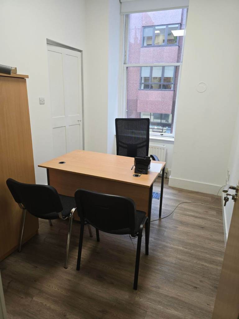 Office rooms for rent in shared office 