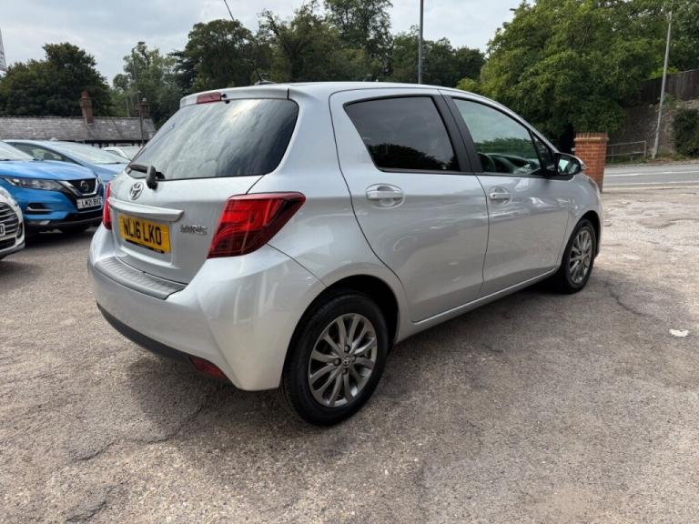  Toyota Yaris 1.33 VVT-i Icon 5dr - FTSH - AIR CON -ALLOYS - REAR CAMERA