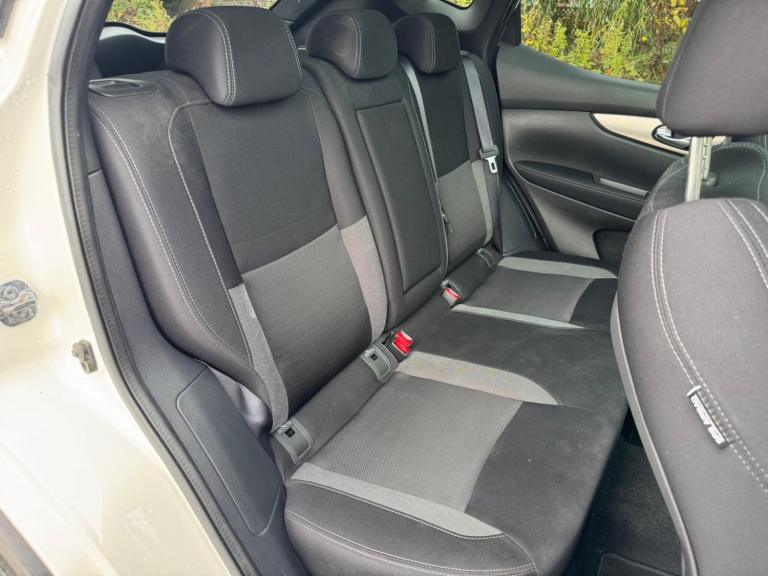 2017 Nissan Qashqai 1.2 DiG-T N-Connecta 5dr Xtronic HATCHBACK PETROL Automatic