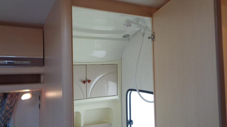 Hobby 645 VIP 5 BERTH,FIXED BED CARAVAN IN CLEAN CONDITION. 2010