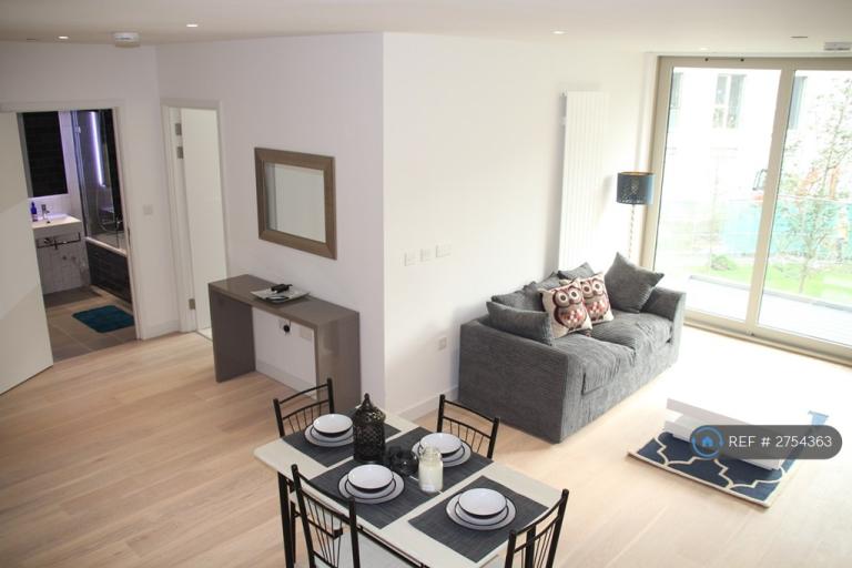 1 bedroom flat in Royal Wharf, London, E16 (1 bed) (#2754363)