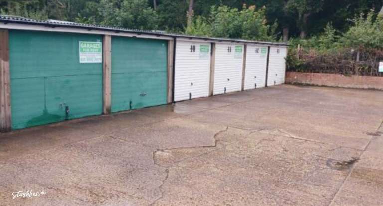 Garage to rent in St Albans (AL2) | Stashbee