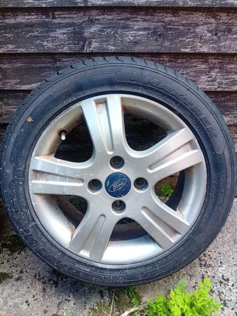 Ford fiesta 195 50 r15 alloy wheel and new tyre