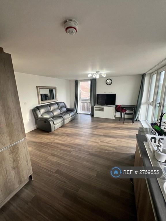 2 bedroom flat in Oakgrove, Oakgrove, Milton Keynes, MK10 (2 bed) (#2769655)