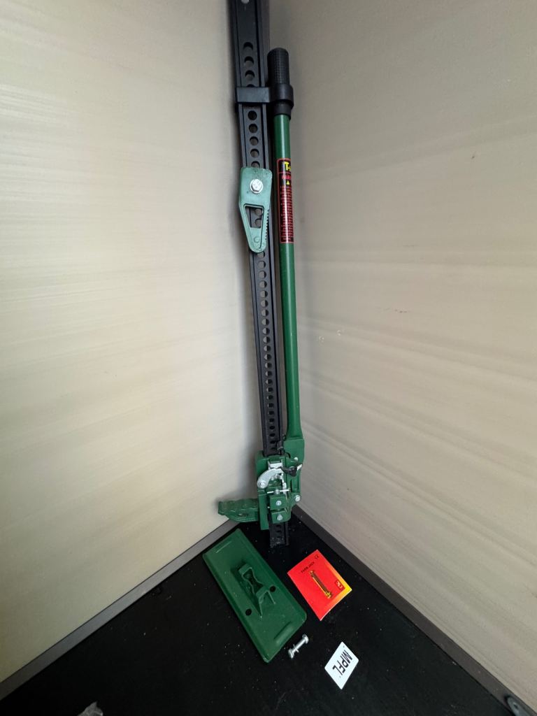 Farm jack high lifter for off road vehicles 