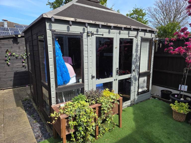 SUMMER HOUSE 10 x 8 ft