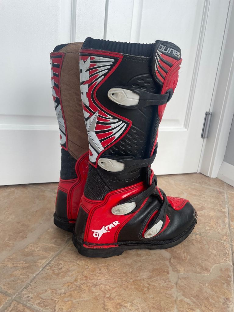 Oxtar motocross boots. 