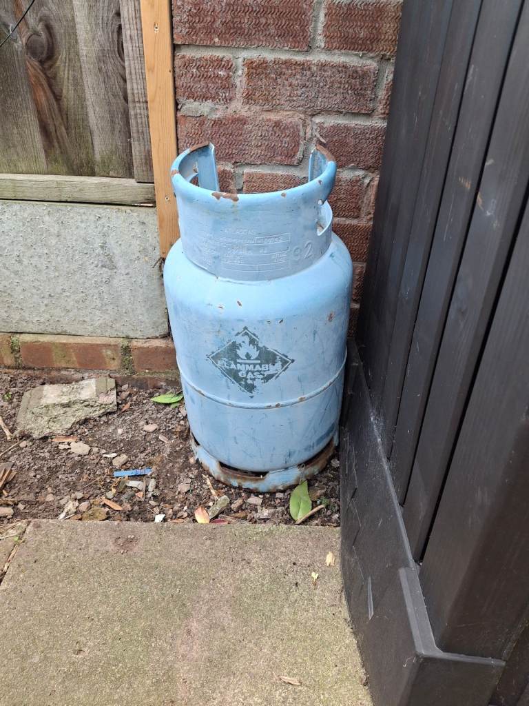 Gas bottle half full